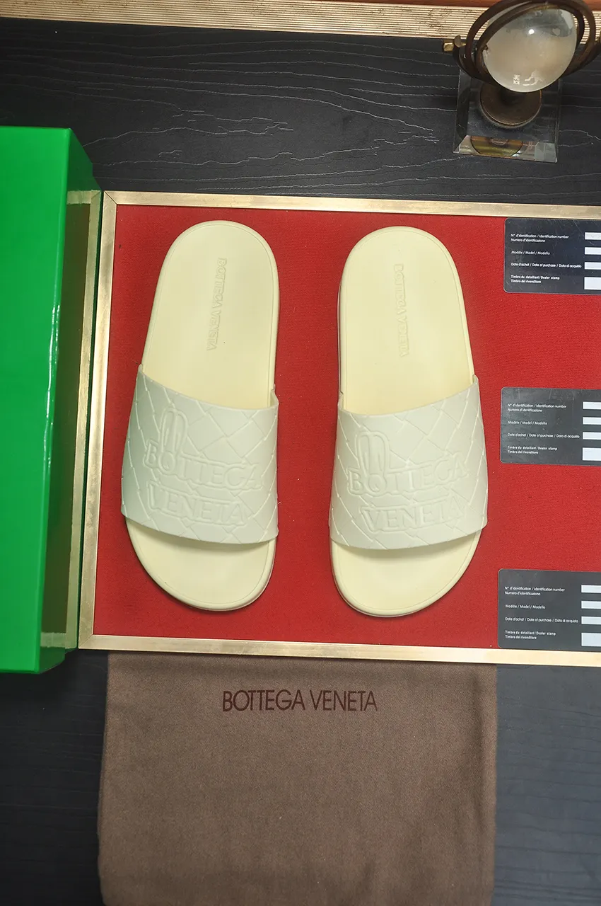 Men's shoes 💰260💶 [Botteg Venetta (BV)] (Slippers) Exclusive new model Official website new model The upper is made of superior top quality Delicate hand feel Luxurious texture Tailored for refined men Create a noble aura Delicate and regular Mark hand stitching Smooth lines Full sheepskin lining, comfortable to wash sweat 38-45